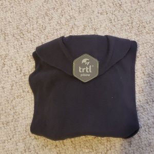 NWOT Trtl travel neck pillow
